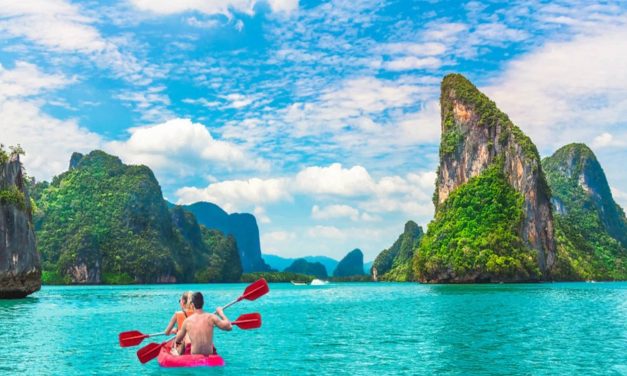 Thailanda deschide insula Phuket turistilor vaccinati  din 66 tari