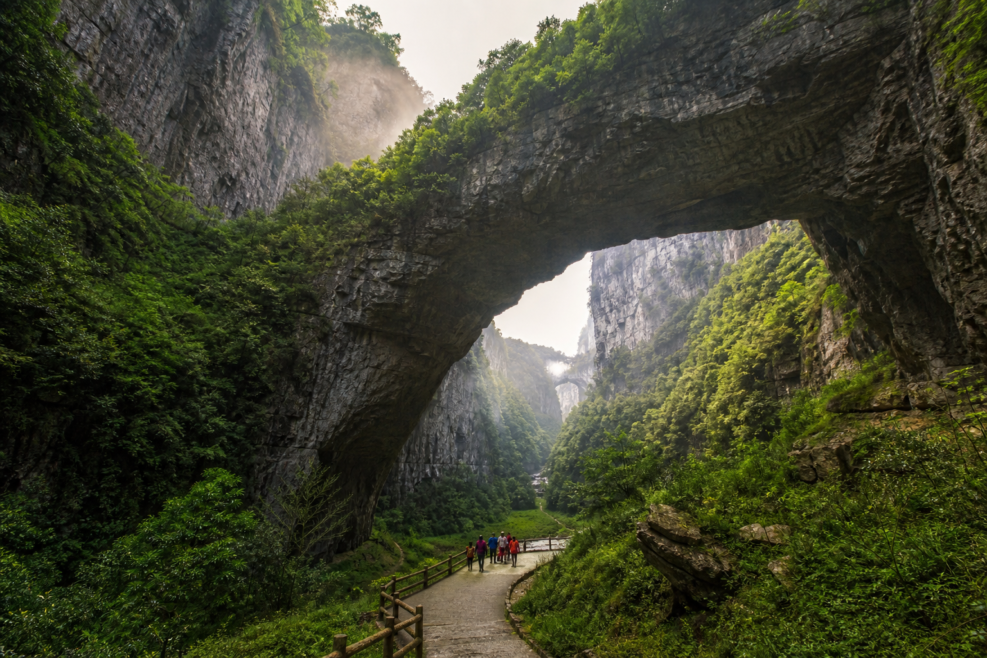 Pod natural din Wulong Karst, excursie recomandată din Chongqing.