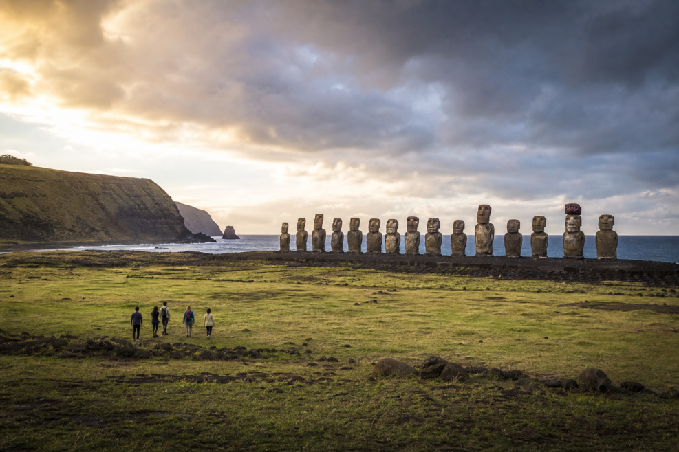 Moai la Rapa Nui, escală importantă spre Chile