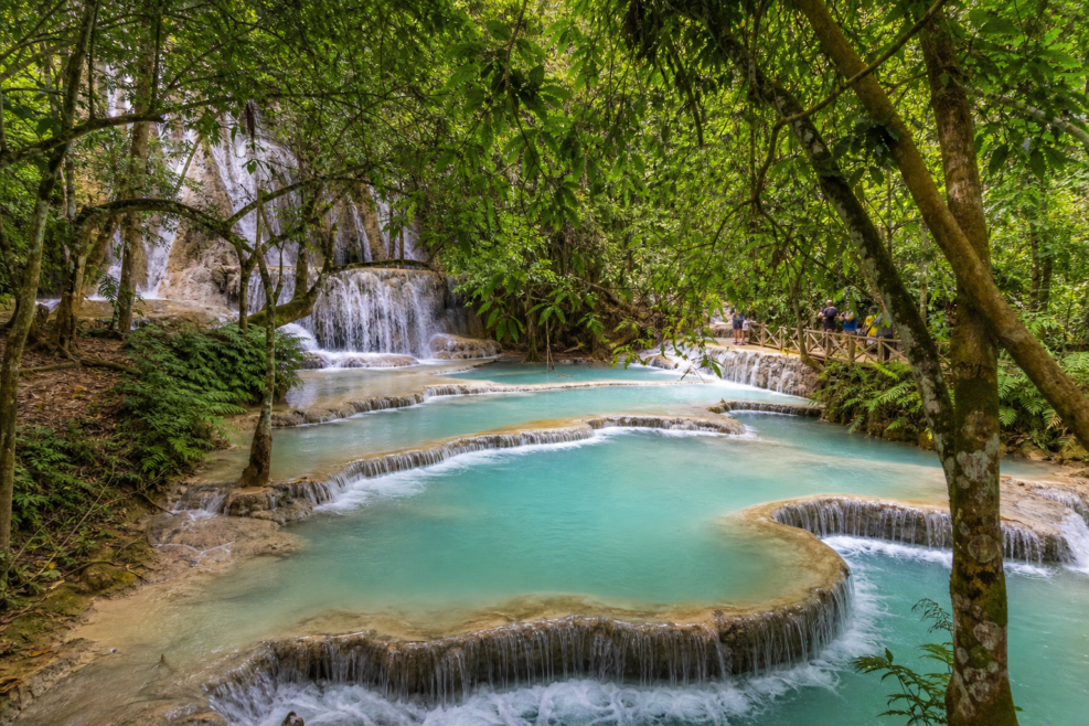 Cascadele Kuang Si, obiectiv esențial într-un ghid de călătorie Laos