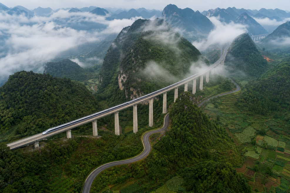 Peisaj din Guizhou pentru un itinerariu Singapore și China