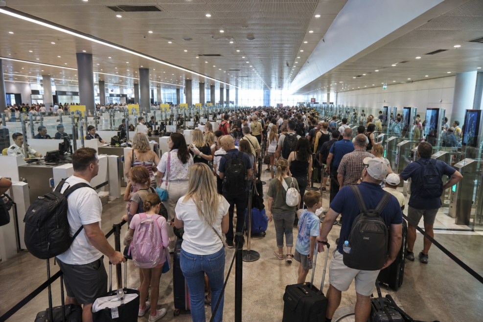 Coadă la controlul pașapoartelor din Brisbane după blocarea porților electronice